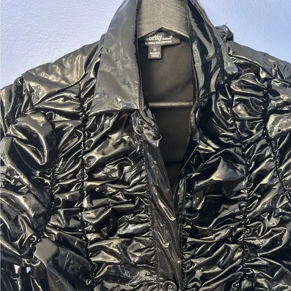 Elegant Black Ruched Women's Coat - Picture 4 of 6